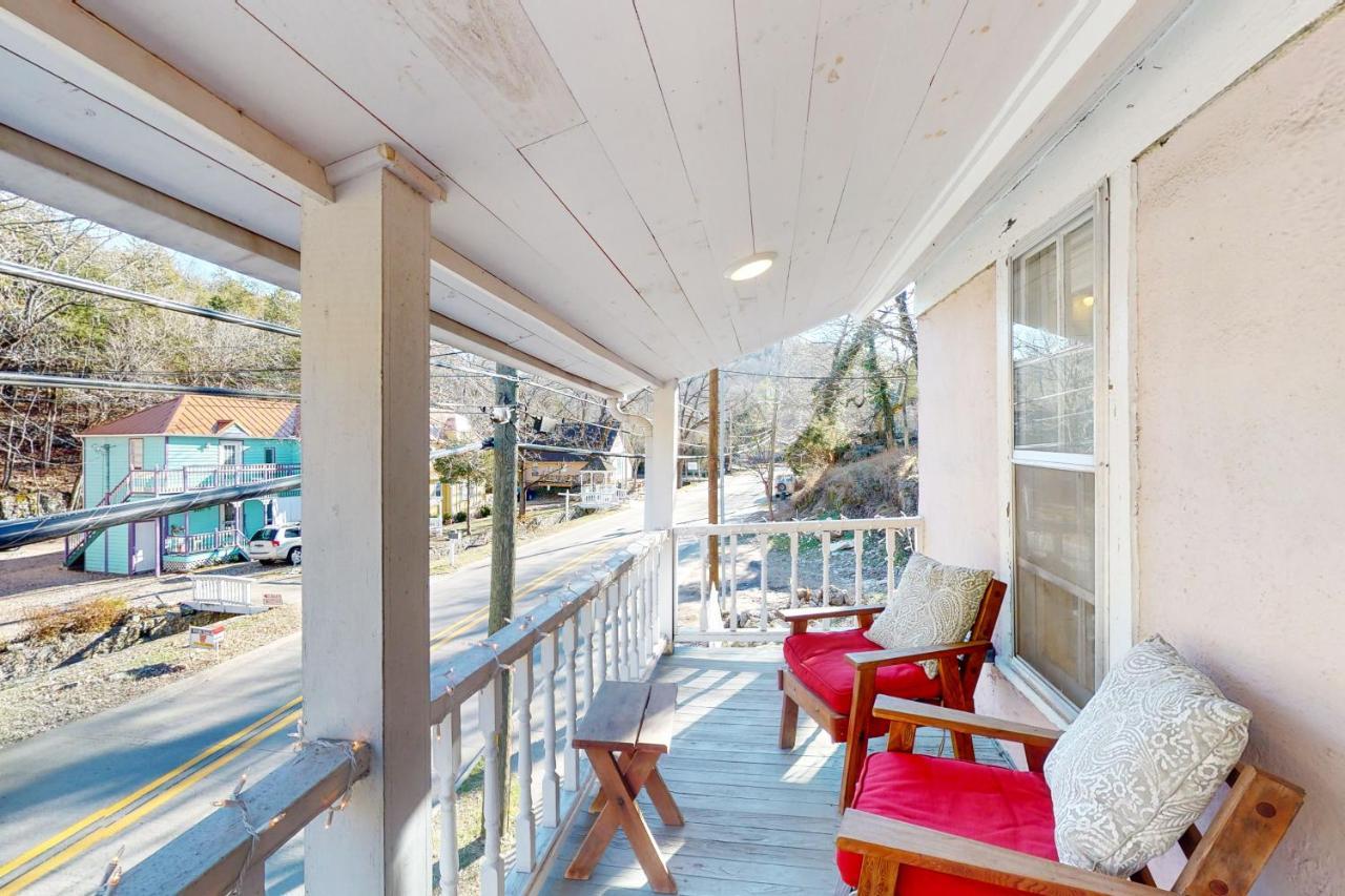 The Pink House On Main - Upper Eureka Springs Exterior foto